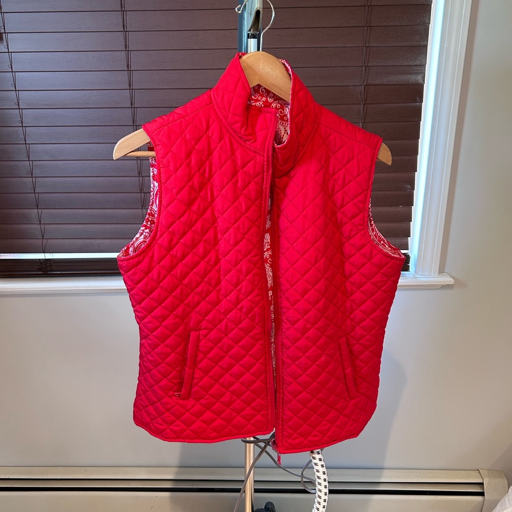 Red vest, NWOT. Medium